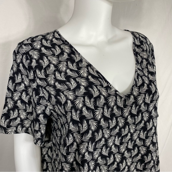 H&M Tiny Feather Print Short Sleeve Viscose Blouse - Picture 2 of 7